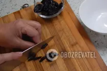 Салат с черносливом и орехами - Шаг 2 Салат с черносливом и орехами - Шаг 2