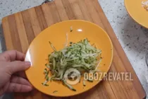 Салат с черносливом и орехами - Шаг 4 Салат с черносливом и орехами - Шаг 4