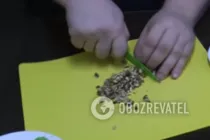 Салат с черносливом и копченой курицей - Шаг 5 Салат с черносливом и копченой курицей - Шаг 5