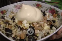 Салат с черносливом и копченой курицей - Шаг 7 Салат с черносливом и копченой курицей - Шаг 7