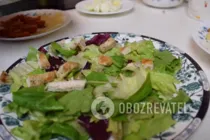 Салат "Цезарь" с курицей и сухариками - Шаг 9 Салат "Цезарь" с курицей и сухариками - Шаг 9