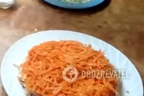Салат з чорносливом, куркою і морквою - Крок 6 Салат з чорносливом, куркою і морквою - Крок 6