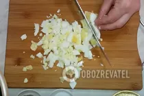 Пирог с луком и яйцом - Шаг 1 Пирог с луком и яйцом - Шаг 1