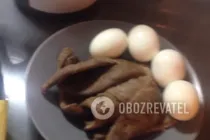 Салат с куриной печенью и солеными огурцами - Шаг 1 Салат с куриной печенью и солеными огурцами - Шаг 1