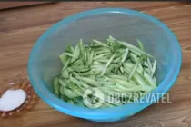 Салат с печенью и огурцами - Шаг 1 Салат с печенью и огурцами - Шаг 1