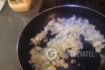 Салат с куриной печенью и солеными огурцами - Шаг 2 Салат с куриной печенью и солеными огурцами - Шаг 2
