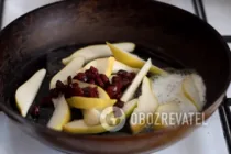 Салат с куриной печенью и грушей - Шаг 2 Салат с куриной печенью и грушей - Шаг 2