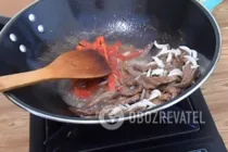 Салат с печенью и огурцами - Шаг 5 Салат с печенью и огурцами - Шаг 5