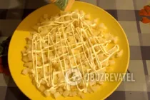 Салат с гранатом и сыром - Шаг 2 Салат с гранатом и сыром - Шаг 2