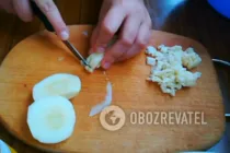 Салат с яблоком и крабовыми палочками - Шаг 1 Салат с яблоком и крабовыми палочками - Шаг 1