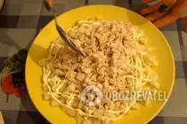 Салат с гранатом и сыром - Шаг 4 Салат с гранатом и сыром - Шаг 4