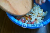 Салат с яблоком и крабовыми палочками - Шаг 5 Салат с яблоком и крабовыми палочками - Шаг 5