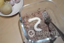 Салат с сардинами и яйцами - Шаг 1 Салат с сардинами и яйцами - Шаг 1