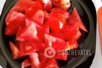 Салат из печени трески с помидорами - Шаг 3 Салат из печени трески с помидорами - Шаг 3