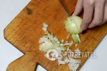 Салат с печенью трески и кукурузой - Шаг 2 Салат с печенью трески и кукурузой - Шаг 2