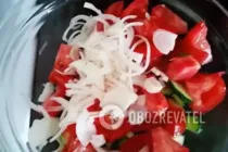 Салат из печени трески с помидорами - Шаг 4 Салат из печени трески с помидорами - Шаг 4