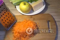 Салат с яблоком, сельдереем и морковью - Шаг 2 Салат с яблоком, сельдереем и морковью - Шаг 2