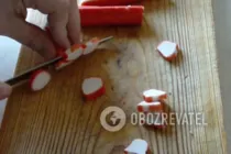 Салат з апельсинами і крабовими паличками - Крок 4 Салат з апельсинами і крабовими паличками - Крок 4