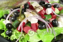Греческий салат с красным луком - Шаг 11 Греческий салат с красным луком - Шаг 11