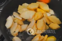 Яблучний пиріг на сковороді - Крок 2 Яблучний пиріг на сковороді - Крок 2