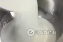 Яблочный пирог на кефире с манкой - Шаг 2 Яблочный пирог на кефире с манкой - Шаг 2