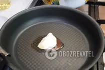 Яичница с сосисками - Шаг 1 Яичница с сосисками - Шаг 1