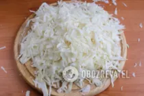 Тушкована капуста з картоплею - Крок 2 Тушкована капуста з картоплею - Крок 2