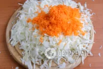 Тушкована капуста з картоплею - Крок 3 Тушкована капуста з картоплею - Крок 3