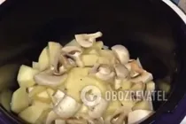 Тушеная картошка с грибами в мультиварке - Шаг 4 Тушеная картошка с грибами в мультиварке - Шаг 4