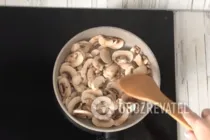 Салат з куркою, грибами і огірком - Крок 3 Салат з куркою, грибами і огірком - Крок 3