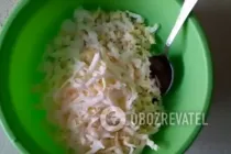 Салат з кальмарами і сиром - Крок 4 Салат з кальмарами і сиром - Крок 4