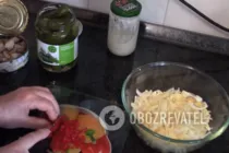 Салат с консервированными кальмарами - Шаг 4 Салат с консервированными кальмарами - Шаг 4