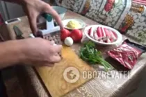 Салат з крабовими паличками і помідорами - Крок 1 Салат з крабовими паличками і помідорами - Крок 1