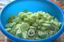 Салат с крабовыми палочками и капустой - Шаг 2 Салат с крабовыми палочками и капустой - Шаг 2