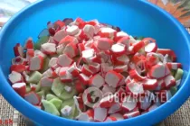 Салат с крабовыми палочками и капустой - Шаг 3 Салат с крабовыми палочками и капустой - Шаг 3