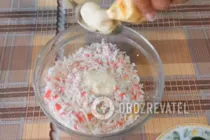 Салат с крабовыми палочками и сыром - Шаг 4 Салат с крабовыми палочками и сыром - Шаг 4