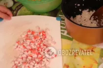 Салат с крабовыми палочками и рисом - Шаг 3 Салат с крабовыми палочками и рисом - Шаг 3