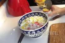Салат с крабовыми палочками - Шаг 4 Салат с крабовыми палочками - Шаг 4