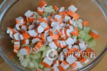 Салат с крабовыми палочками и огурцом - Шаг 4 Салат с крабовыми палочками и огурцом - Шаг 4