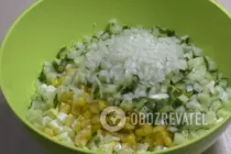 Салат с крабовыми палочками и кукурузой - Шаг 5 Салат с крабовыми палочками и кукурузой - Шаг 5