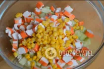 Салат с крабовыми палочками и огурцом - Шаг 5 Салат с крабовыми палочками и огурцом - Шаг 5