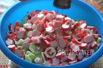 Салат с крабовыми палочками и капустой - Шаг 4 Салат с крабовыми палочками и капустой - Шаг 4