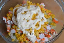 Салат с крабовыми палочками и огурцом - Шаг 6 Салат с крабовыми палочками и огурцом - Шаг 6
