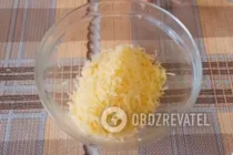 Салат с крабовыми палочками и сыром - Шаг 1 Салат с крабовыми палочками и сыром - Шаг 1