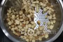 Салат с сухариками и колбасой - Шаг 2 Салат с сухариками и колбасой - Шаг 2