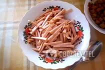 Салат с капустой и колбасой - Шаг 2 Салат с капустой и колбасой - Шаг 2