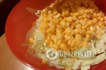 Салат с колбасой, пекинской капустой и кукурузой - Шаг 2 Салат с колбасой, пекинской капустой и кукурузой - Шаг 2