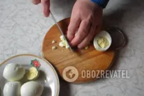 Салат с чипсами и колбасой - Шаг 2 Салат с чипсами и колбасой - Шаг 2
