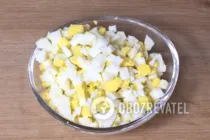 Салат с крабовыми палочками и грибами - Шаг 2 Салат с крабовыми палочками и грибами - Шаг 2