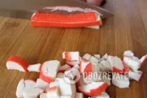 Салат с крабовыми палочками и кальмарами - Шаг 3 Салат с крабовыми палочками и кальмарами - Шаг 3